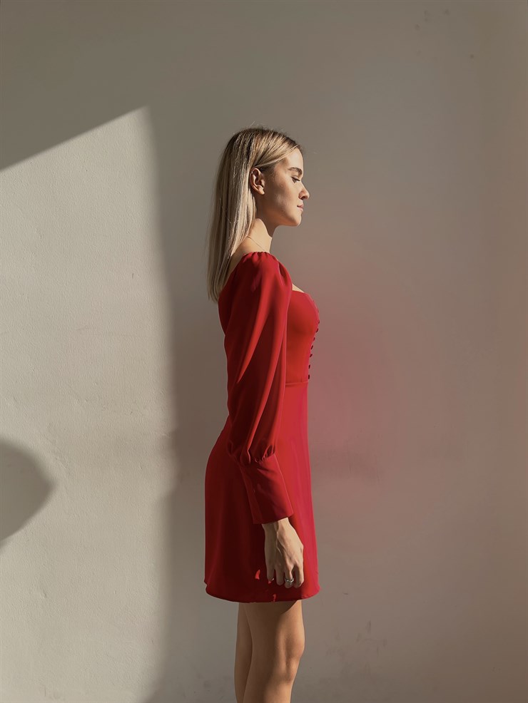 Önü Düğme Detaylı Kare Yaka Balon Kol Liberato Kadın Kırmızı Mini Elbise 23K000101