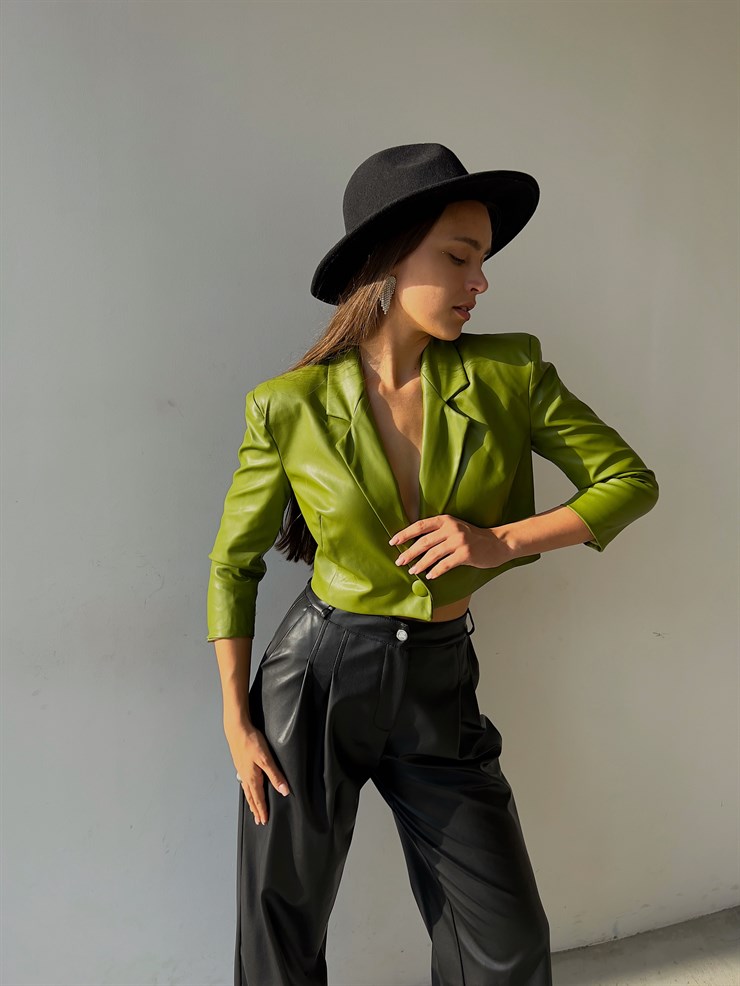 Önü Düğme Kapamalı Vegan Deri Denilson Blazer Crop Ceket 23K000139