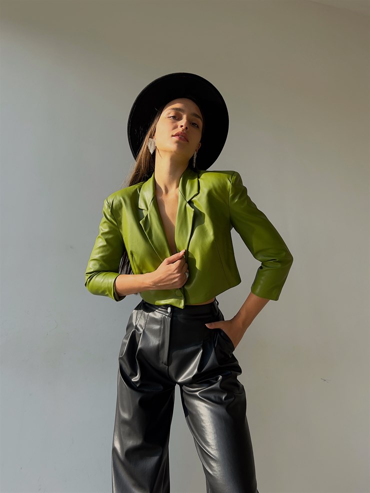 Önü Düğme Kapamalı Vegan Deri Denilson Blazer Crop Ceket 23K000139