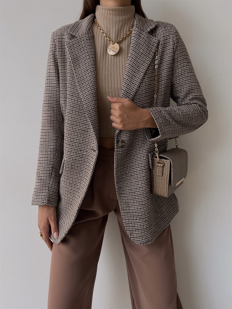 Önü Düğme Kapamalı Yanları Cep Görünümlü Kolu Yamalı Athirson Kadın Kahve Ceket 23K000127