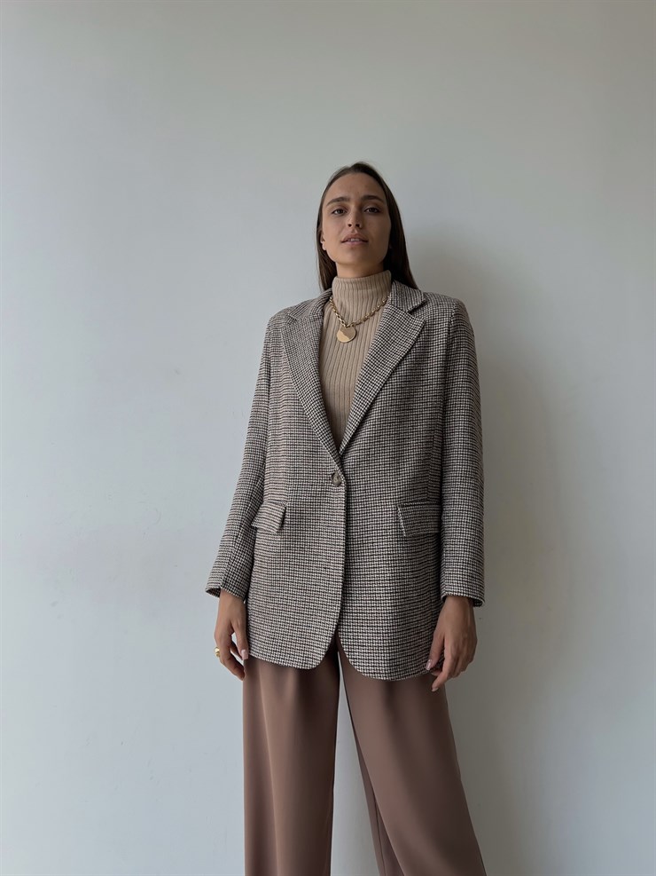 Önü Düğme Kapamalı Yanları Cep Görünümlü Kolu Yamalı Athirson Kadın Kahve Ceket 23K000127