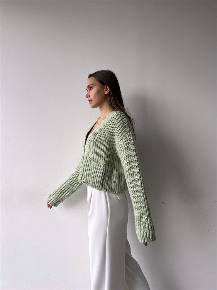 Önü Düğme Kapamalı Yanları Cepli V Yaka Kadın Yeşil Crop Hırka 23K000233