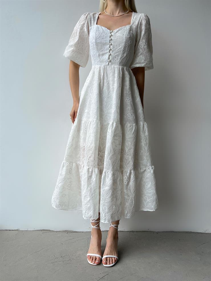 Önü Düğmeli Lastikli Yarım Kol Brode Kadın Beyaz Güpürlü elbise 23Y000208