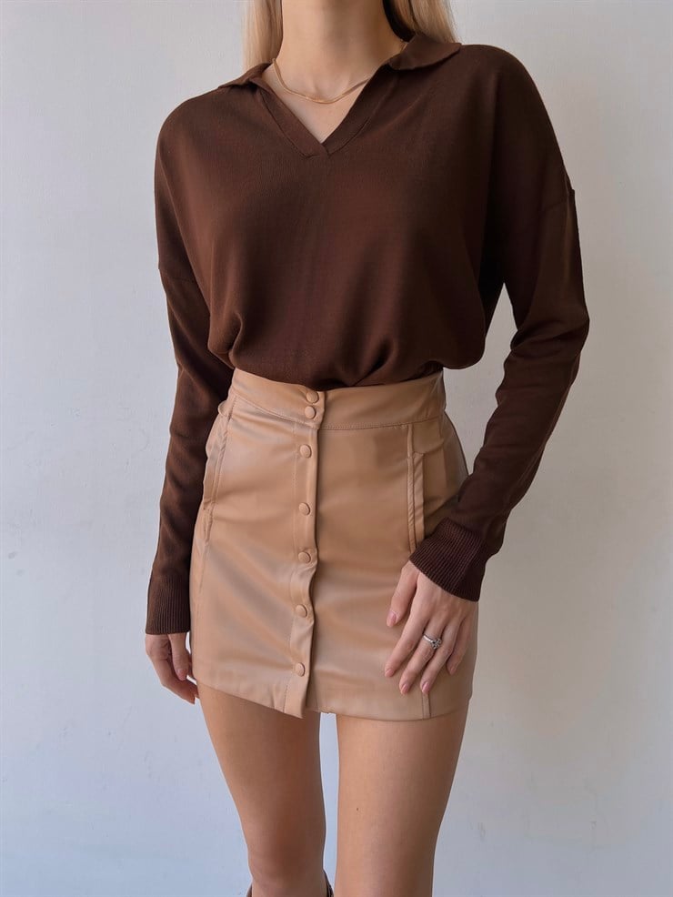 Önü Düğmeli Yanları Cepli Vegan Deri Kajetan Kadın Bej Mini Etek 23K000063