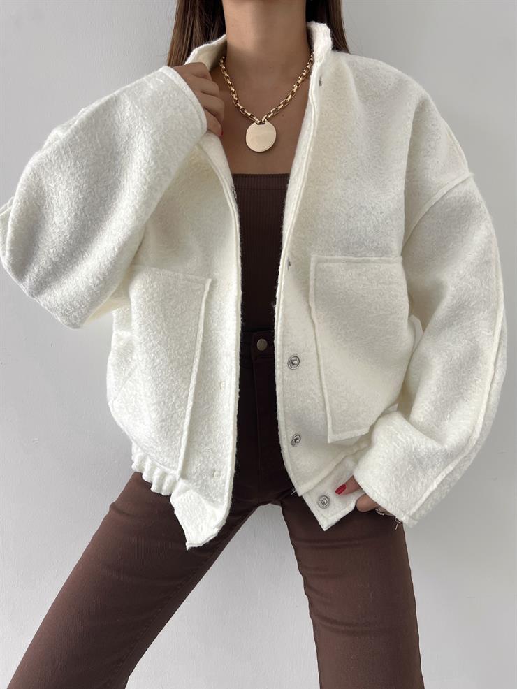 Önü Çıtçıt Kapamalı Büyük Cep Görünümlü Orrel Kadın Ekru Oversize Ceket 23K000463