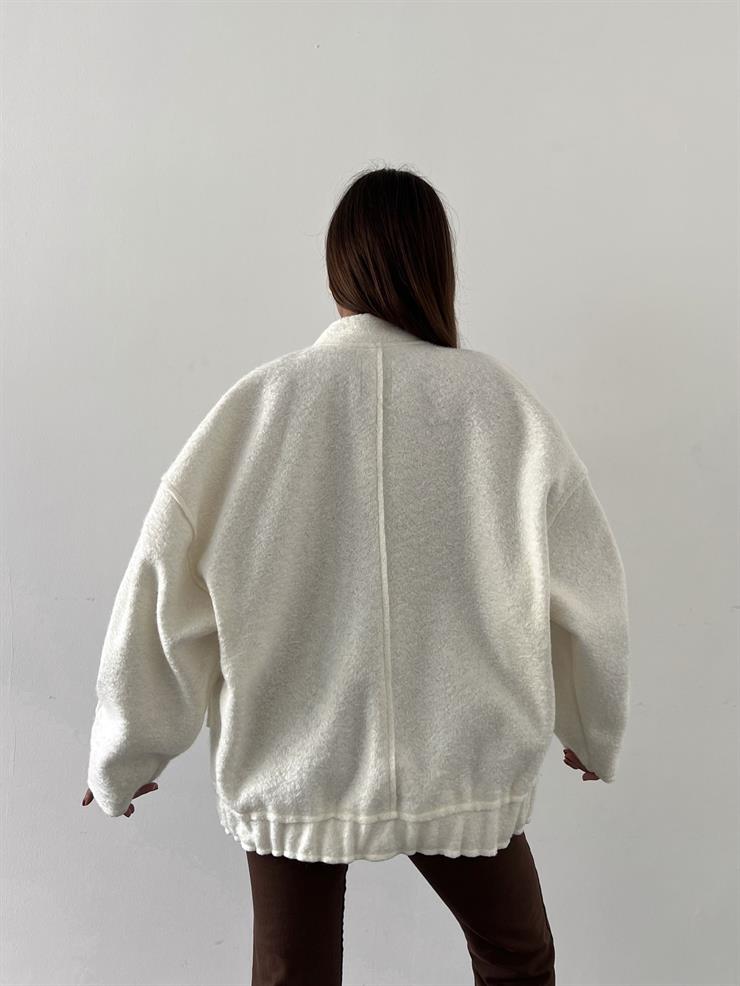 Önü Çıtçıt Kapamalı Büyük Cep Görünümlü Orrel Kadın Ekru Oversize Ceket 23K000463