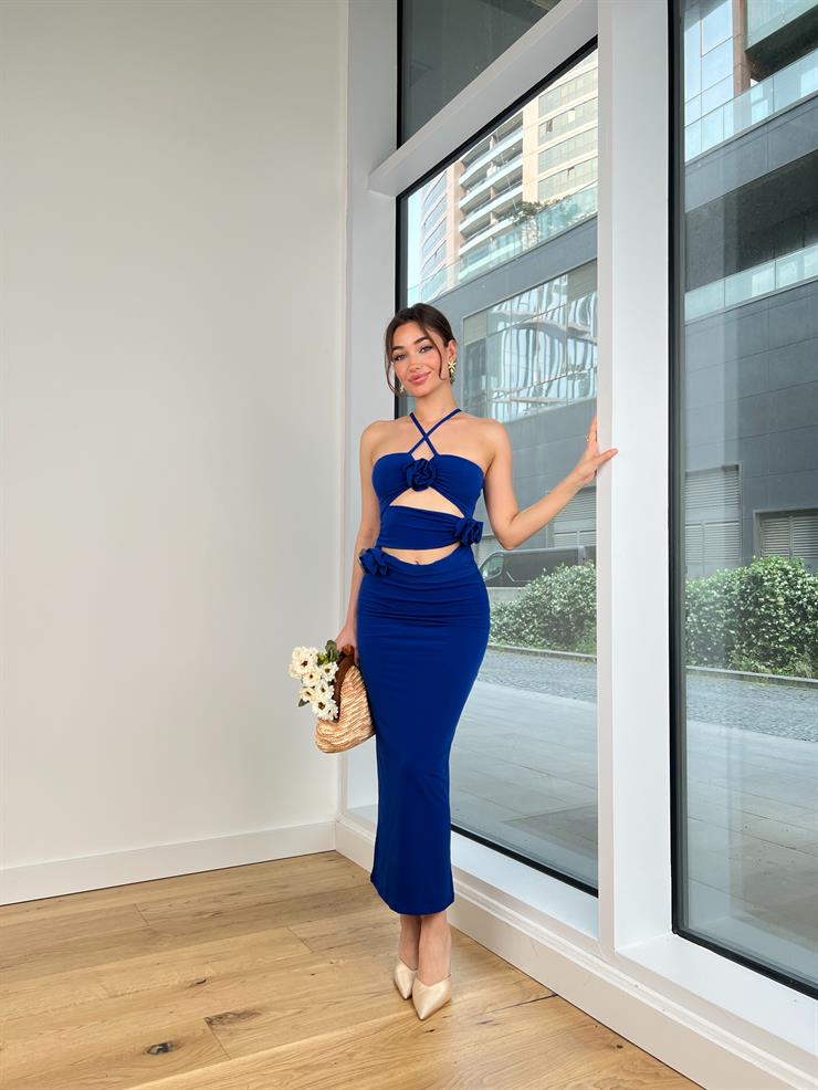 Pencere Detaylı Boyundan Bağlamalı Askılı Gül Detaylı Osmin Kadın Saks Elbise 24Y611