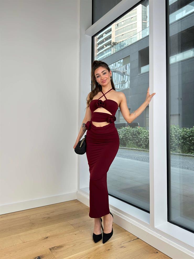 Pencere Detaylı Boyundan Bağlamalı Askılı Gül Detaylı Osmin Kadın Bordo Elbise 24Y611