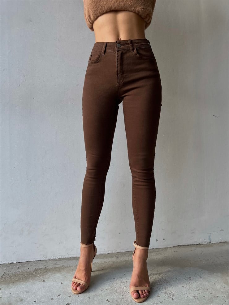 Paçası Kesik Detaylı Skinny Kadın Kahverengi Jean 22K000369