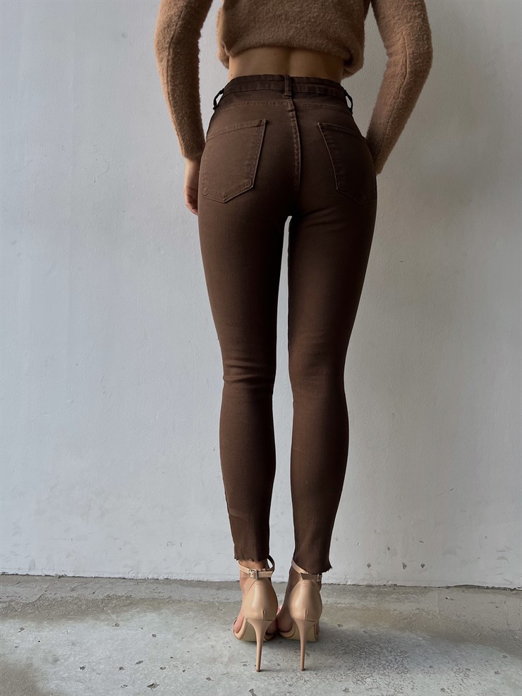 Paçası Kesik Detaylı Skinny Kadın Kahverengi Jean 22K000369