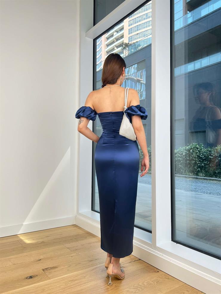 Düşük Kol Belden Oturtmalı Eteği Yırtmaçlı Palmadle Kadın Lacivert Saten Elbise 24Y659