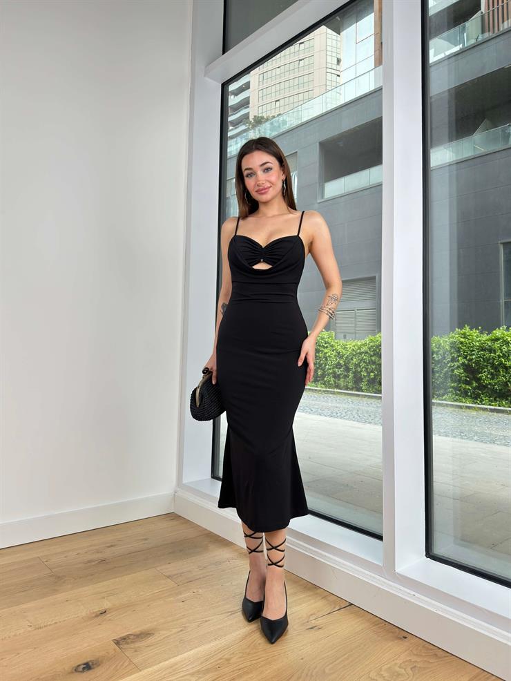 İnce Ayarlanabilir Askılı Göğüs Büzgülü Ve Pencere Detaylı Pamila Kadın Siyah Elbise 24Y456