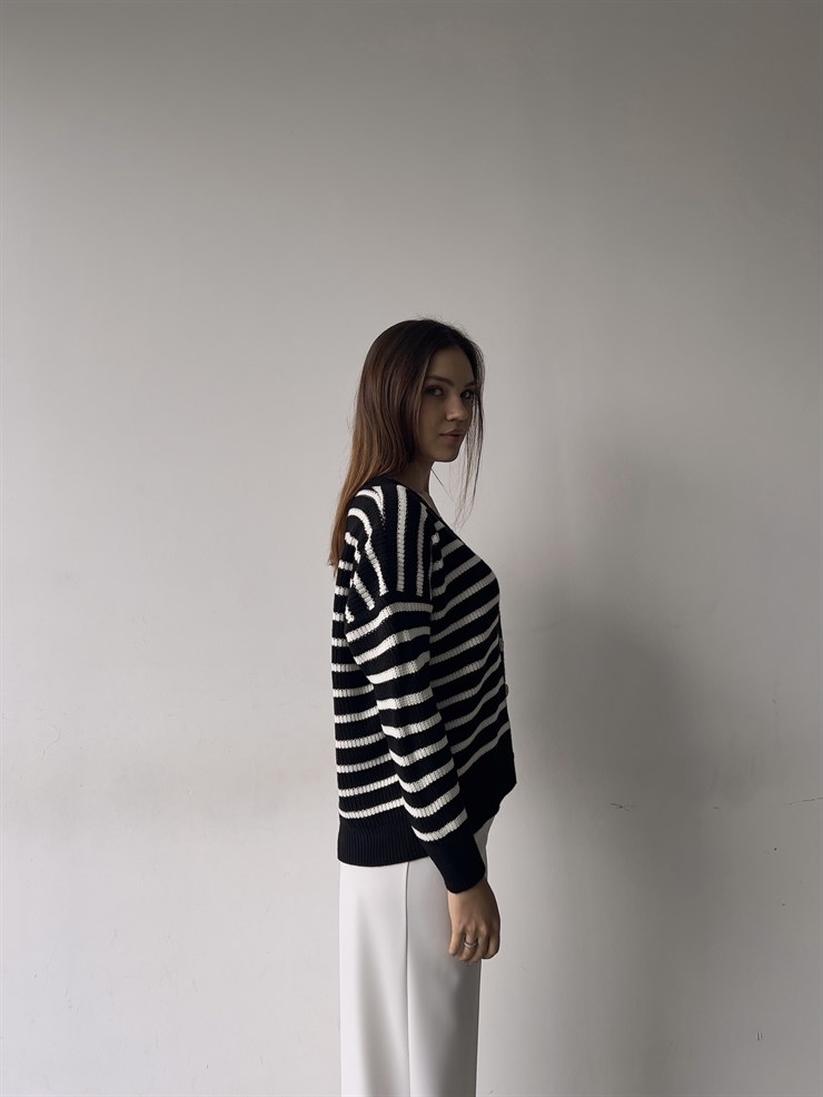 Parlak Düğme Detaylı Çizgili Enzo Kadın Siyah Hırka 23K000238