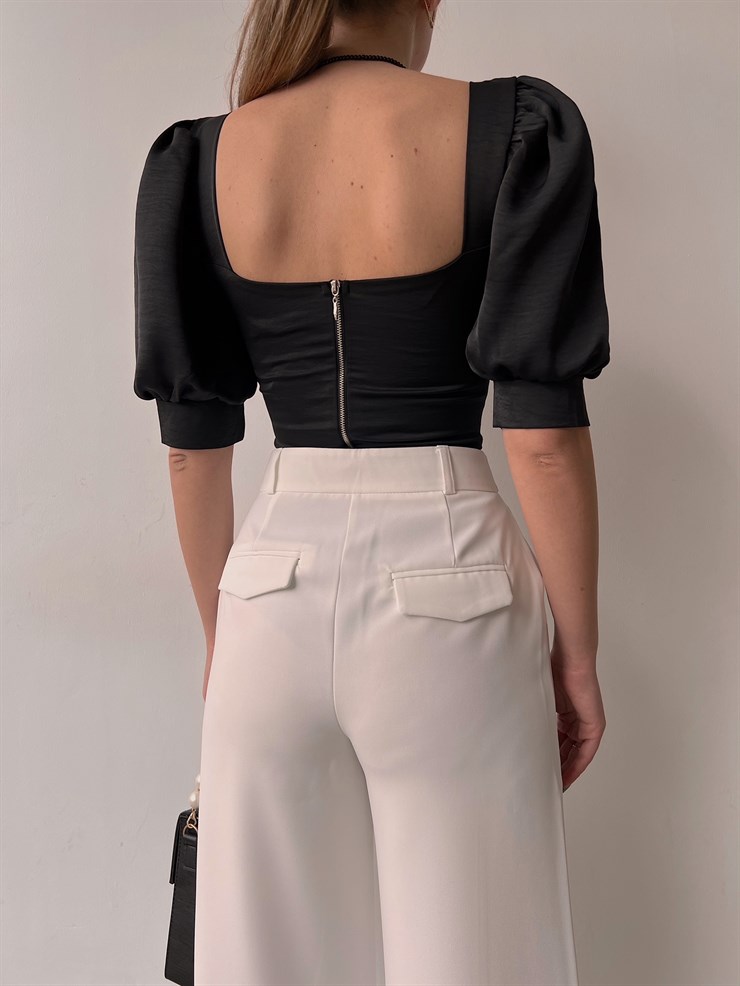 Parlak Kumaş Göğüs Kuplu Balon Kol Claudia Kadın Siyah Crop Bluz 22Y000062