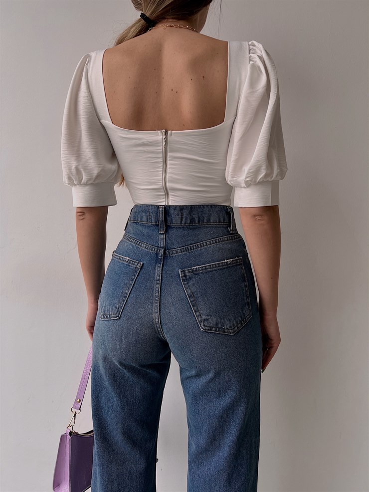 Parlak Kumaş Göğüs Kuplu Balon Kol Claudia Kadın Beyaz Crop Bluz 22Y000062