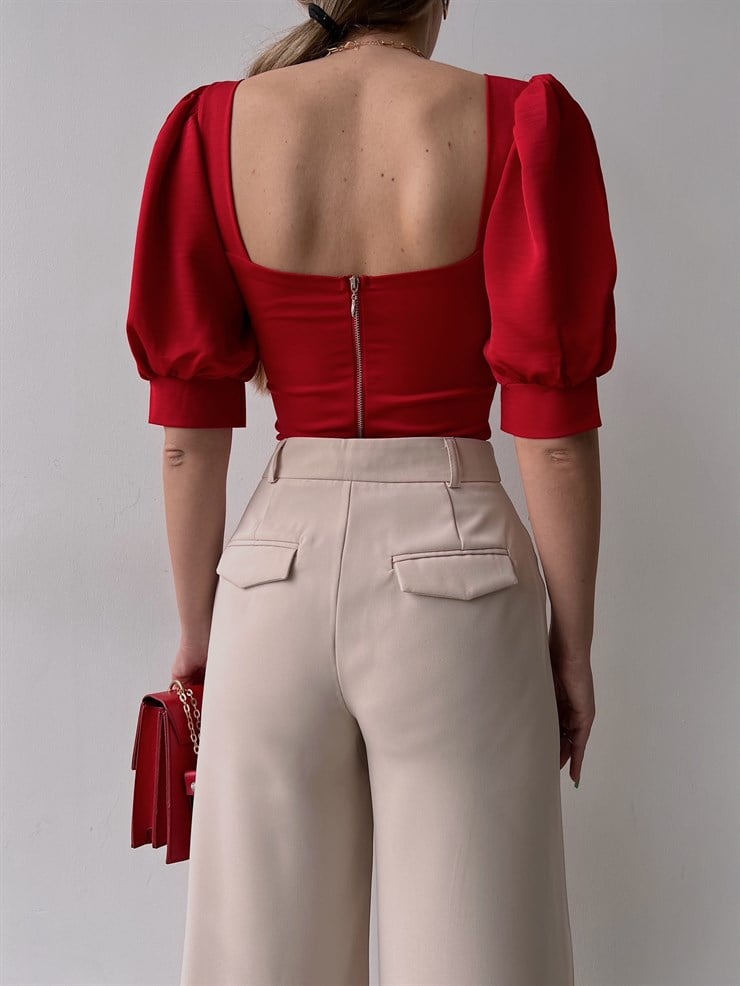 Parlak Kumaş Göğüs Kuplu Balon Kol Claudia Kadın Kırmızı Crop Bluz 22Y000062