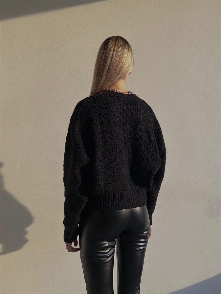 Parlak Taş Düğmeli V Yaka Marcel Kadın Siyah Hırka 23K000075