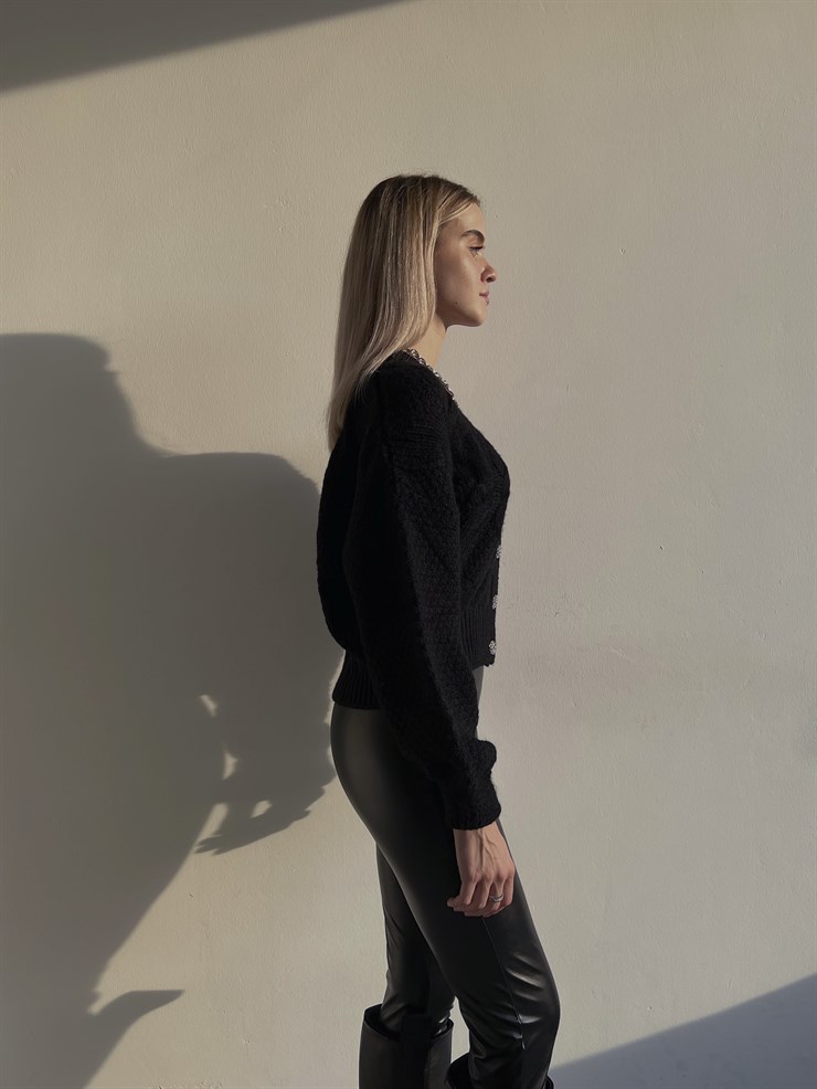 Parlak Taş Düğmeli V Yaka Marcel Kadın Siyah Hırka 23K000075