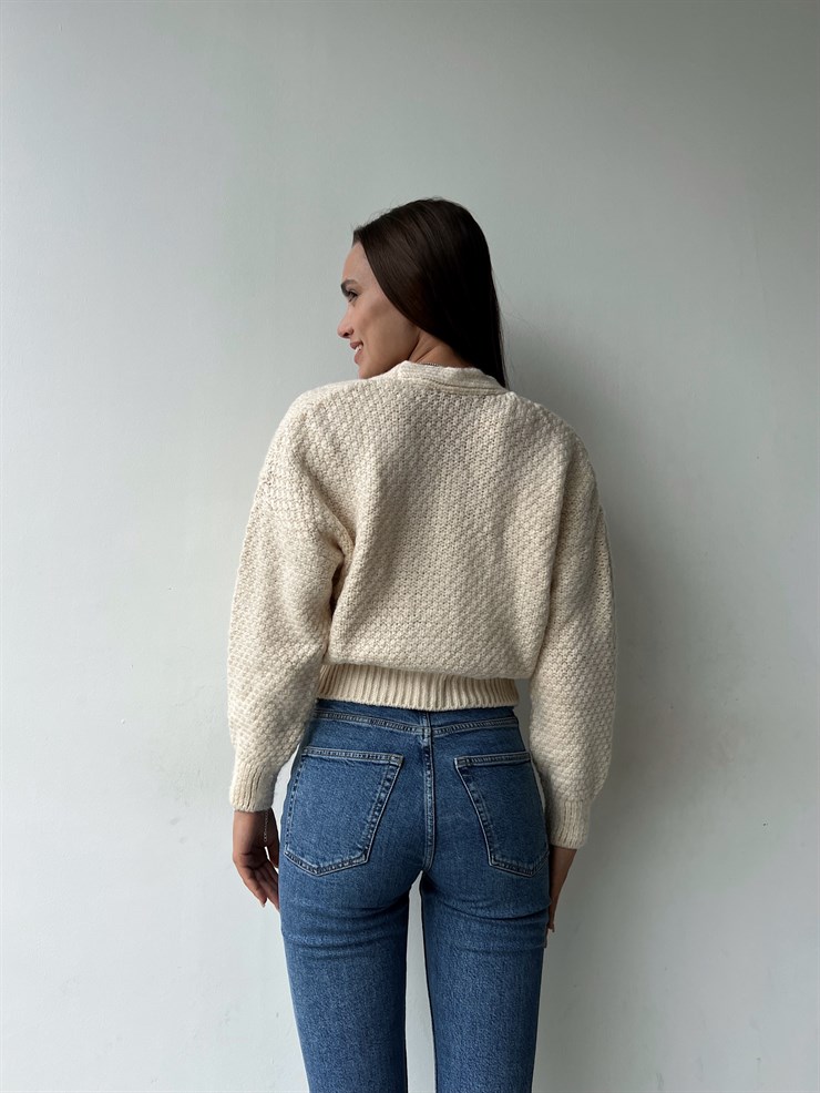 Parlak Taş Düğmeli V Yaka Marcel Kadın Ekru Hırka 23K000075