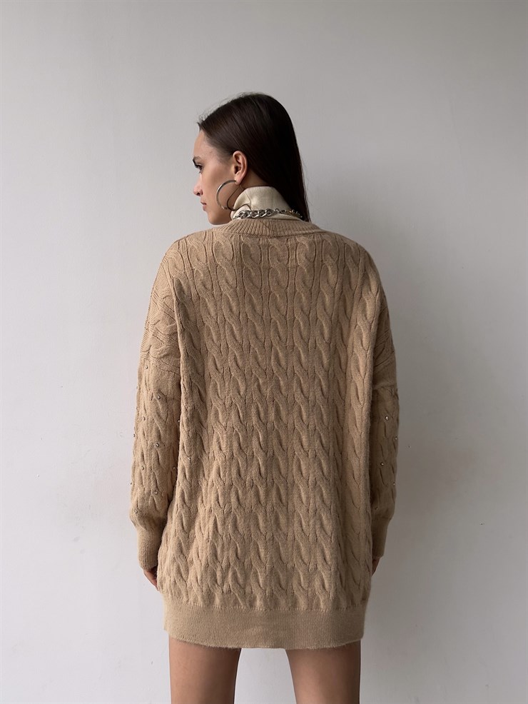 Parlak Taş Düğmeli Yanları Cepli Salaş Boey Kadın Camel Triko Hırka 23K000159