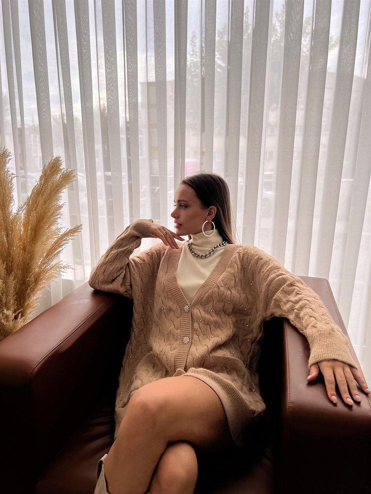 Parlak Taş Düğmeli Yanları Cepli Salaş Boey Kadın Camel Triko Hırka 23K000159