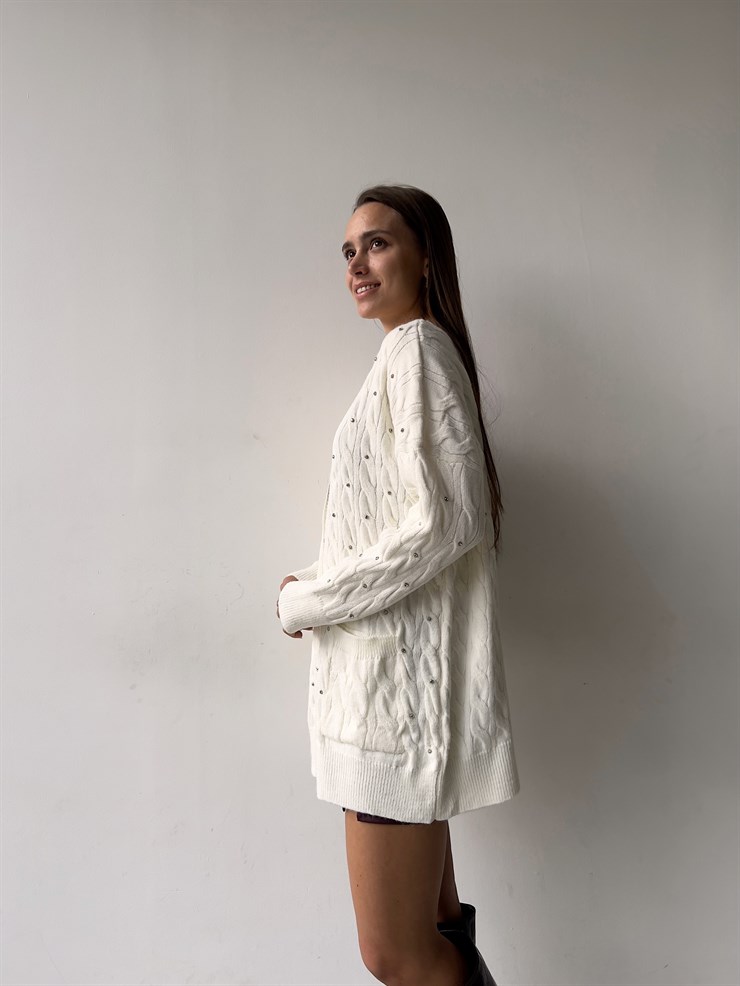 Parlak Taş Düğmeli Yanları Cepli Salaş Boey Kadın Ekru Triko Hırka 23K000159