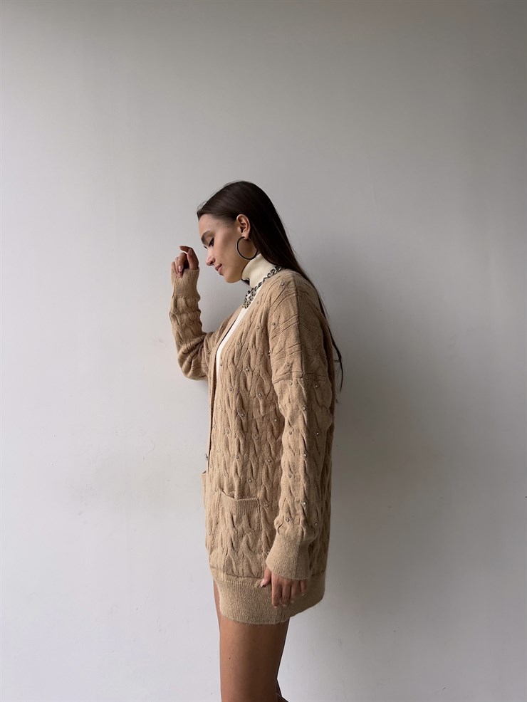 Parlak Taş Düğmeli Yanları Cepli Salaş Boey Kadın Camel Triko Hırka 23K000159