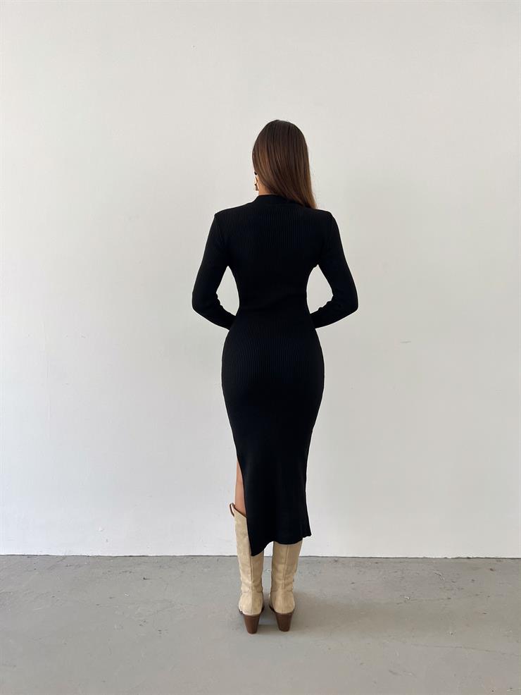 Uzun Kollu Yandan Yırtmaçlı Pashenka Kadın Siyah Midi Boy Triko Elbise 23K000461