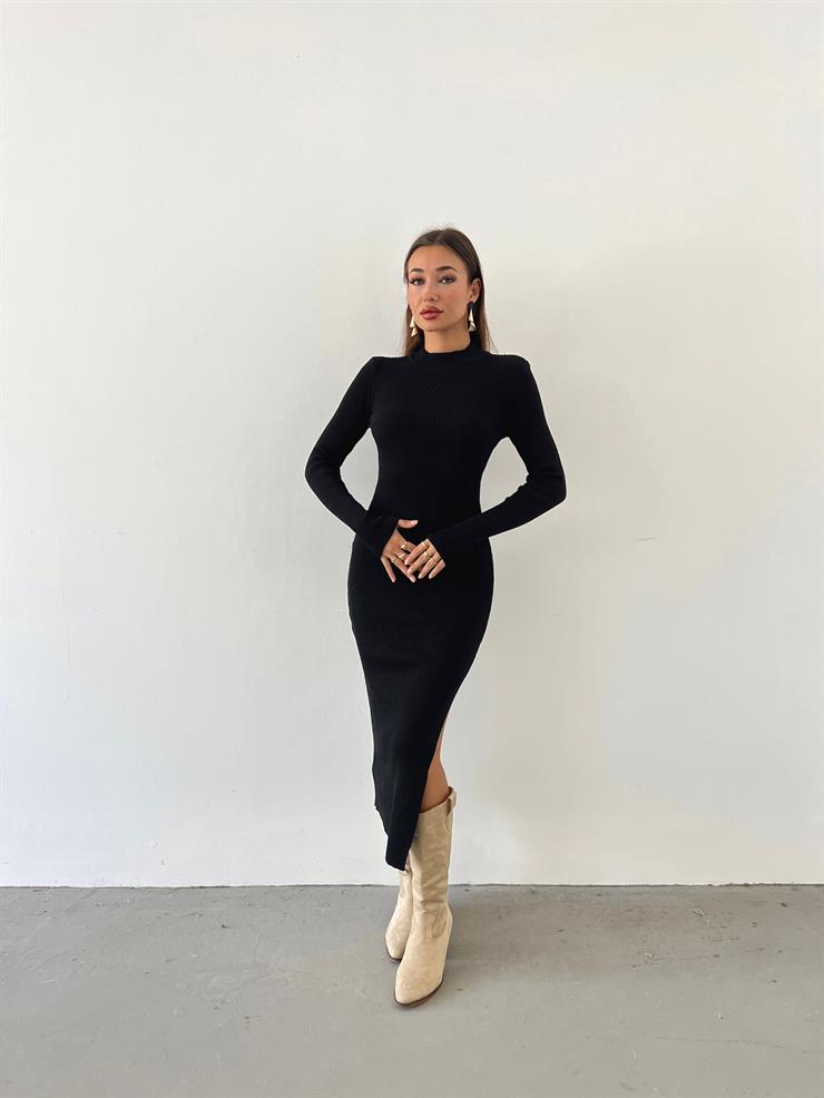 Uzun Kollu Yandan Yırtmaçlı Pashenka Kadın Siyah Midi Boy Triko Elbise 23K000461