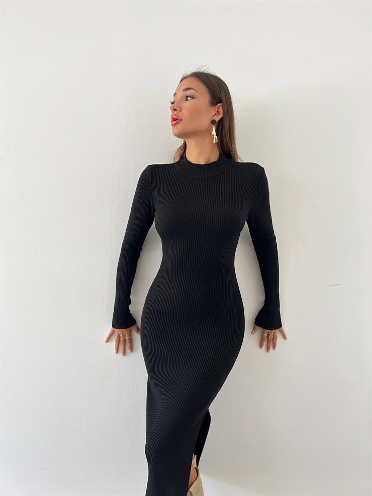 Uzun Kollu Yandan Yırtmaçlı Pashenka Kadın Siyah Midi Boy Triko Elbise 23K000461