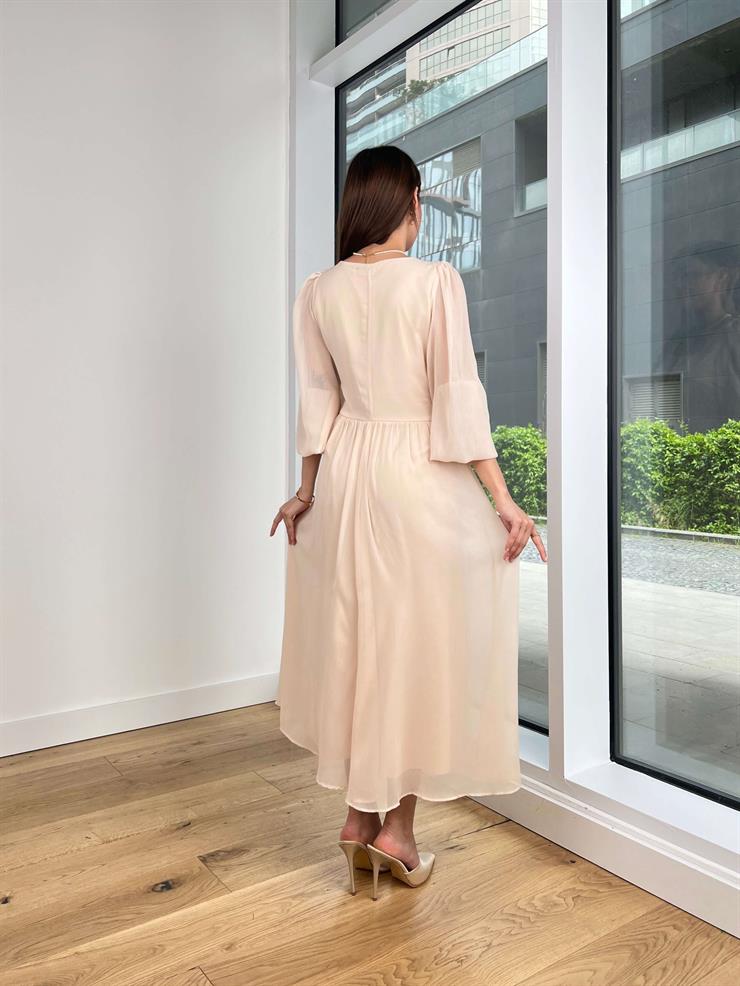 Kare Yaka Önü Drapeli Ve Bağcık Detaylı Patrik Kadın Bej Elbise 24Y442