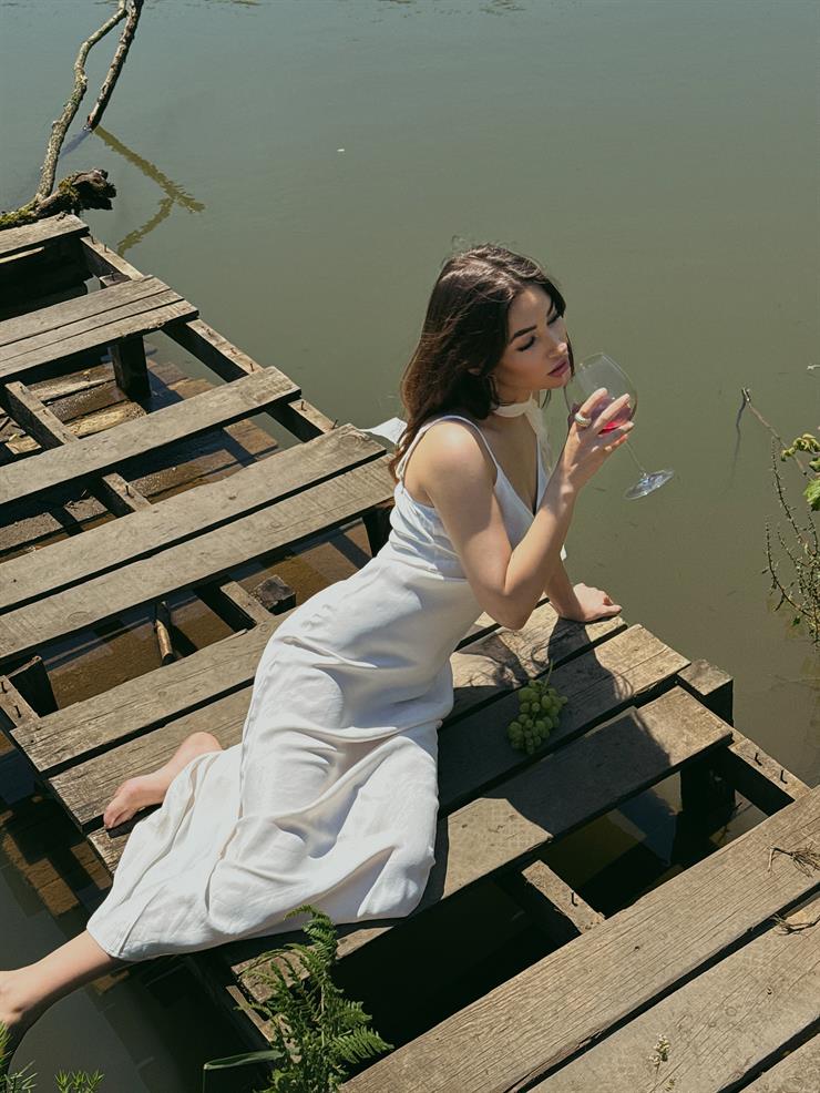 Ayarlanabilir Askılı V Yaka Paulina Kadın Ekru Maxi Saten Elbise 24Y529