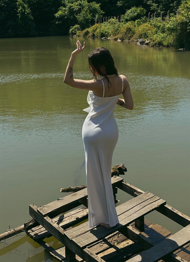 Ayarlanabilir Askılı V Yaka Paulina Kadın Ekru Maxi Saten Elbise 24Y529