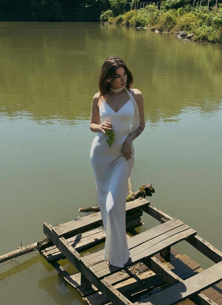 Ayarlanabilir Askılı V Yaka Paulina Kadın Ekru Maxi Saten Elbise 24Y529