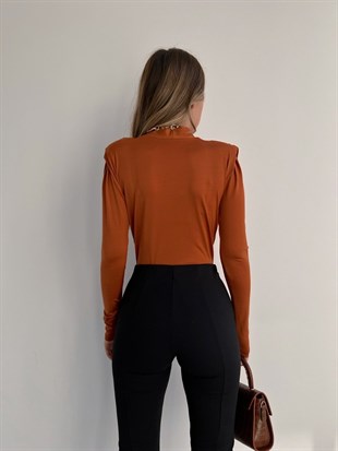 Omuzları Vatkalı Kruvaze Kadın Yuhanna Tarçın Bodysuit 22K000004