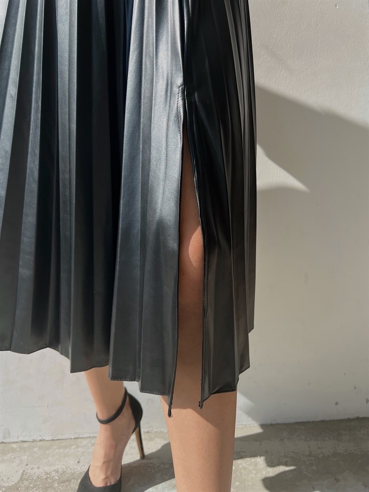 Pileli Yandan Yırtmaçlı Vegan Deri Libellula Kadın Siyah Etek 23K000061