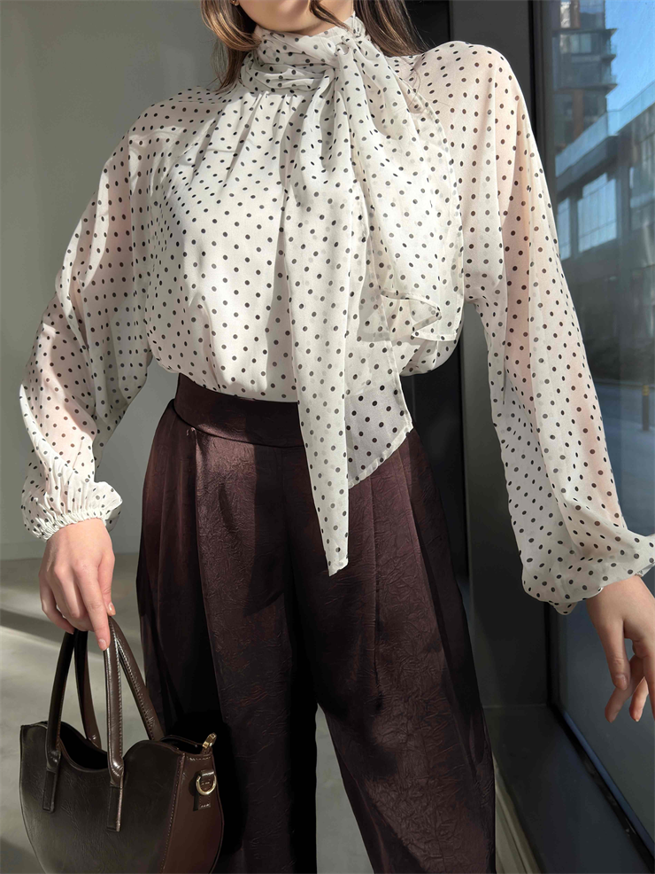 Puantiyeli Şifon Boyundan Bağlamalı Pivon Ekru Kadın Bluz 26Y078