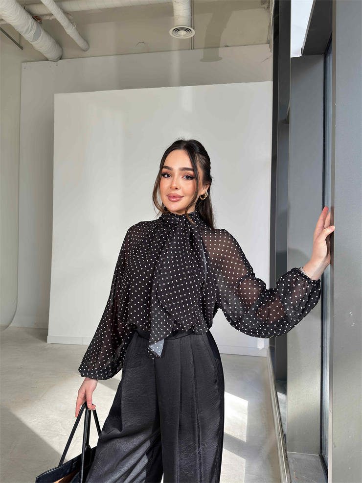 Puantiyeli Şifon Boyundan Bağlamalı Pivon Siyah Kadın Bluz 26Y078