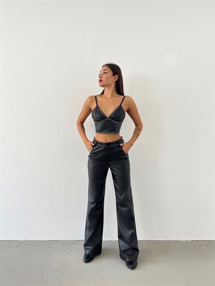 Askılı Arkası Fermuarlı Pjotr Kadın Siyah Zımba Taş Detaylı Vegan Deri Crop Bluz 23K000474