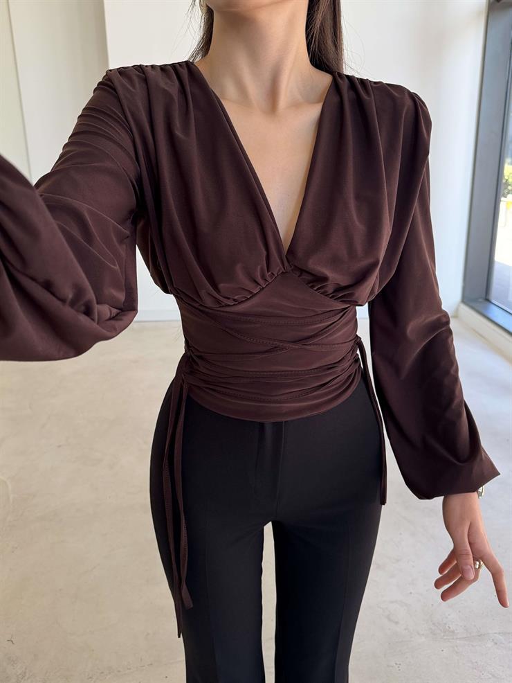 V Yaka İpli Drape Detaylı Plere Kahve Kadın Bluz 26K353