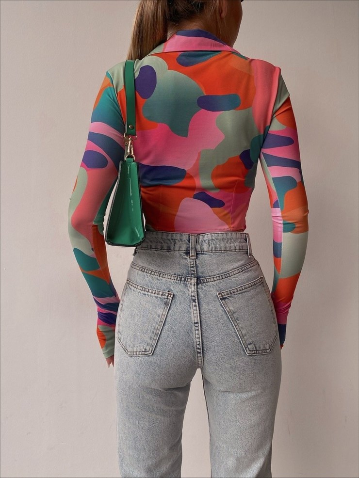 Polo Yaka Desenli Önden Düğmeli Kadın Renkli Crop Bluz 22K000399