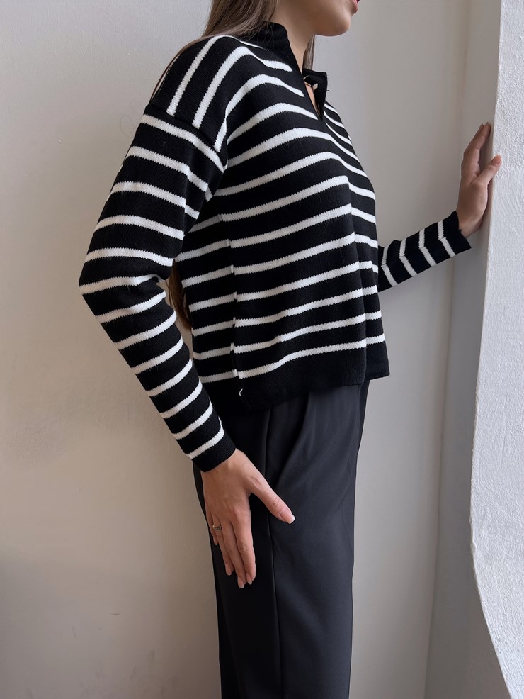 Polo Yaka Kadın Siyah Çizgili Triko Kazak 23K000191