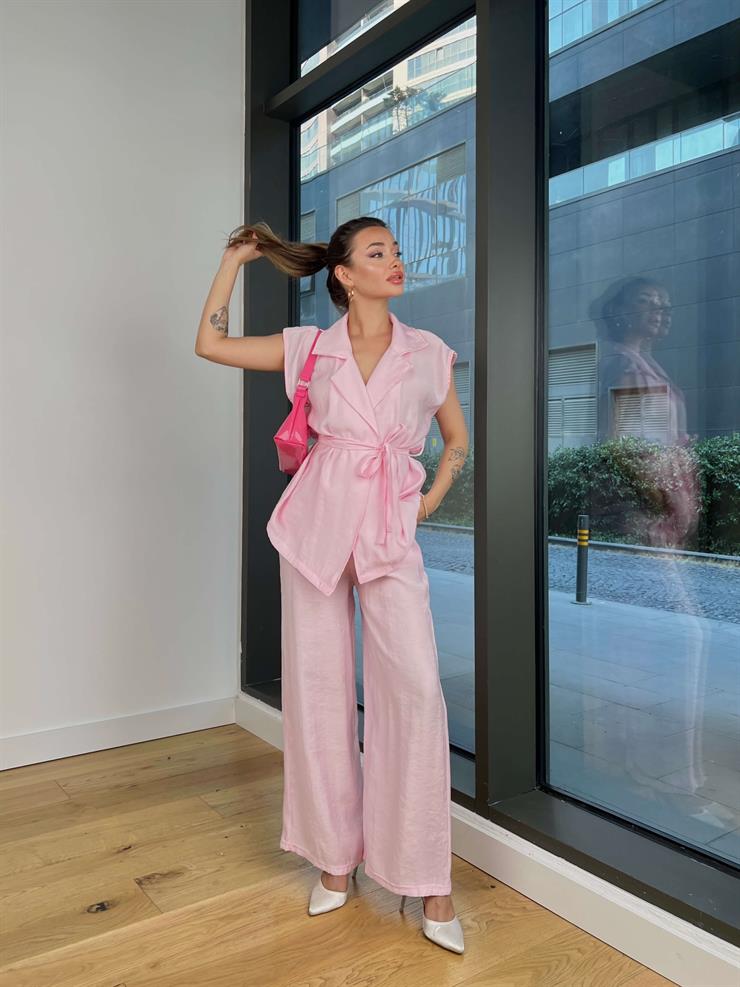Belden Kuşaklı Kruvaze Yelek Bol paça Pantolon Pushin Pembe Kadın Takım 25Y379