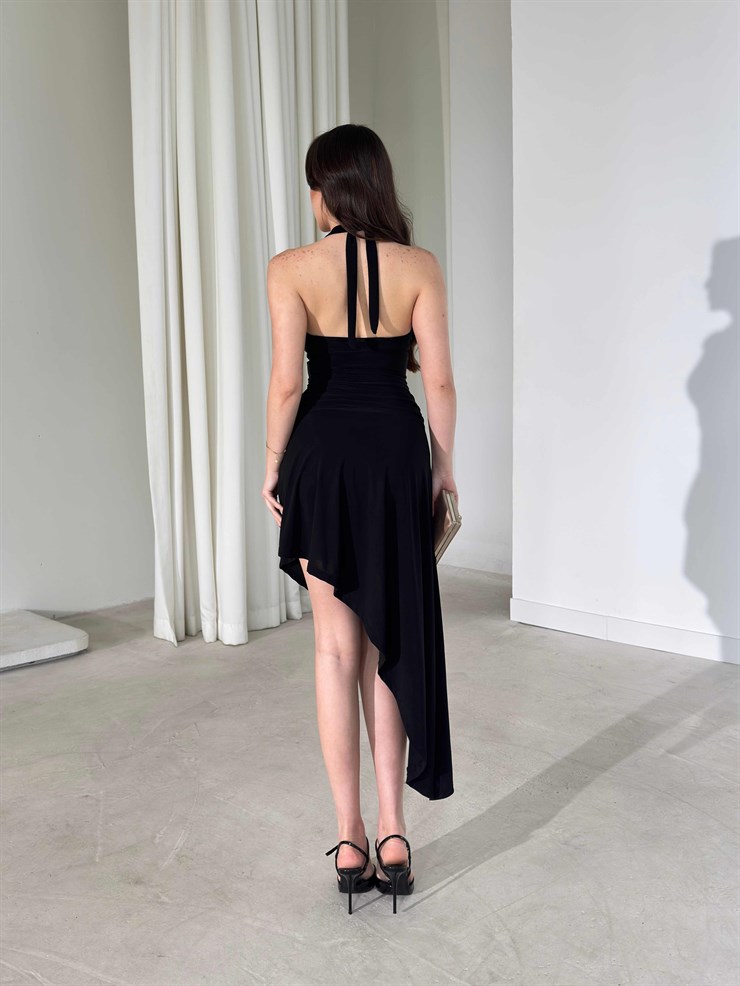 Boyundan Bağlamalı Derin Yaka Asimetrik Detaylı Aksesuarlı Siyah Randy Kadın Elbise 26Y196