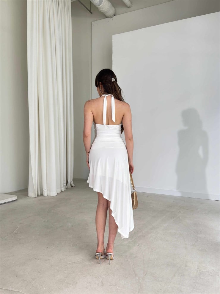 Boyundan Bağlamalı Derin Yaka Asimetrik Detaylı Aksesuarlı Beyaz Randy Kadın Elbise 26Y196