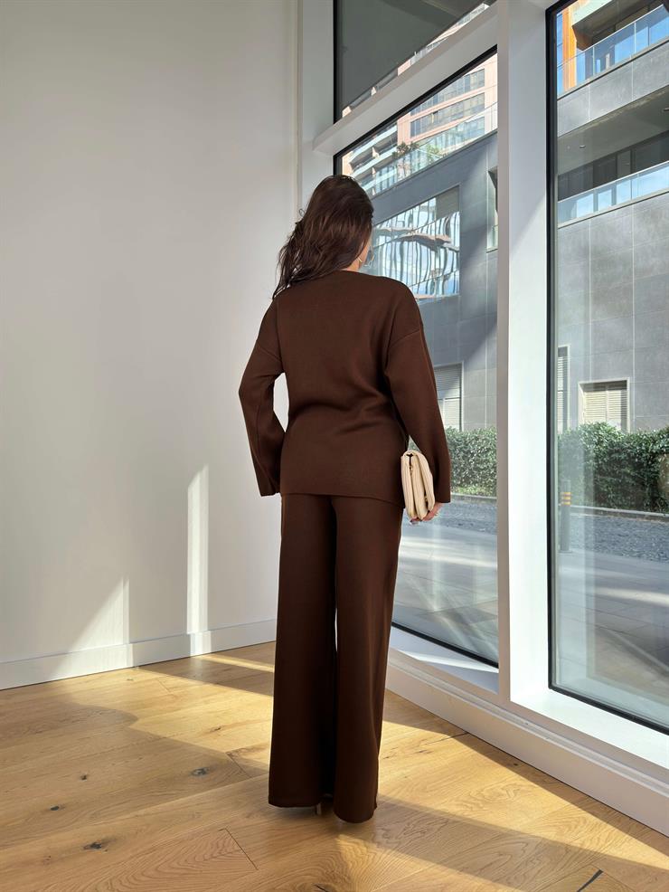 Kruvaze Yaka Yandan Bağlamalı Bluz Bol Paça Pantolon Rasmus Kahve Kadın Triko Takım 25K224