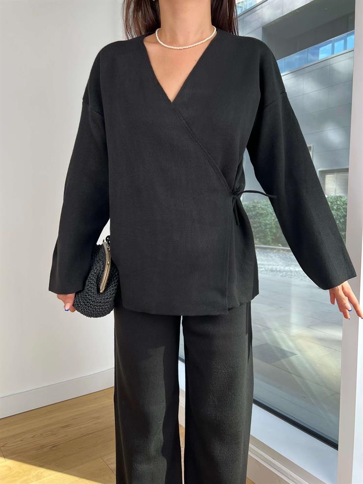 Kruvaze Yaka Yandan Bağlamalı Bluz Bol Paça Pantolon Rasmus Siyah Kadın Triko Takım 25K224
