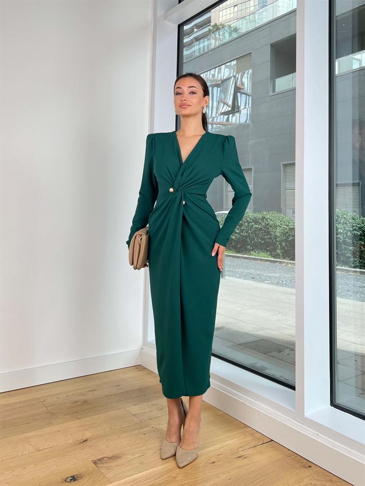 V Yaka Uzun Kol Önü Büzgü Detaylı Ve Aksesuarlı Reydel Zümrüt Kadın Elbise 25K161