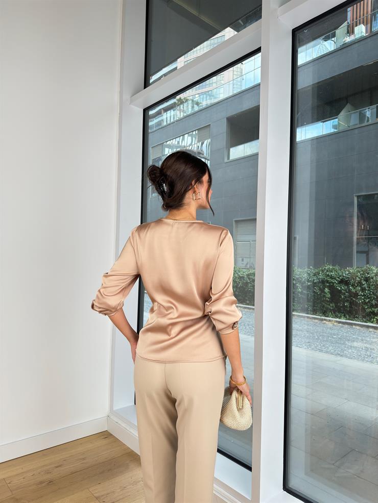 Kruvaze Yaka Yandan Bağlamalı Rodelyn Kadın Vizon Saten Bluz 25K133