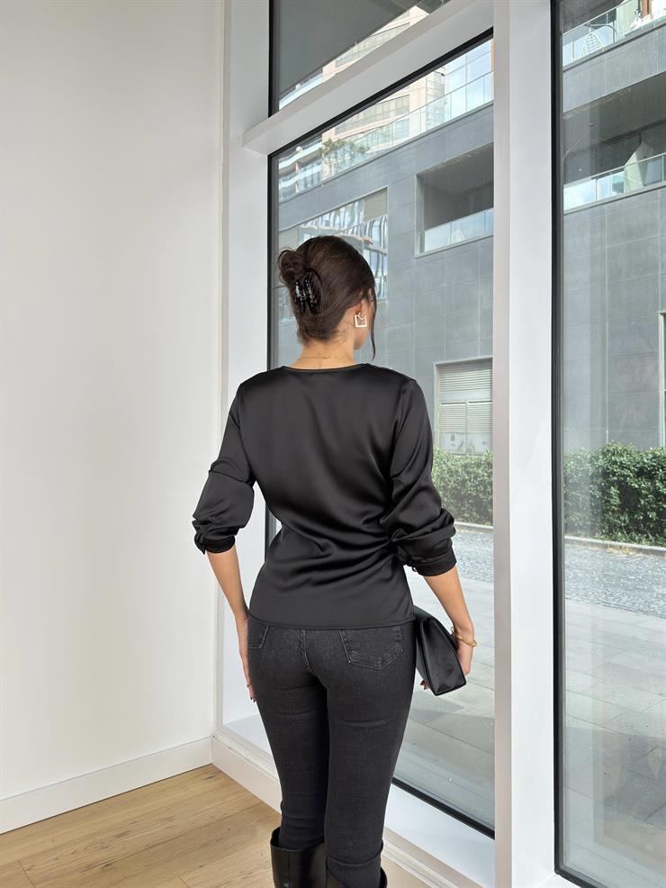 Kruvaze Yaka Yandan Bağlamalı Rodelyn Kadın Siyah Saten Bluz 25K133